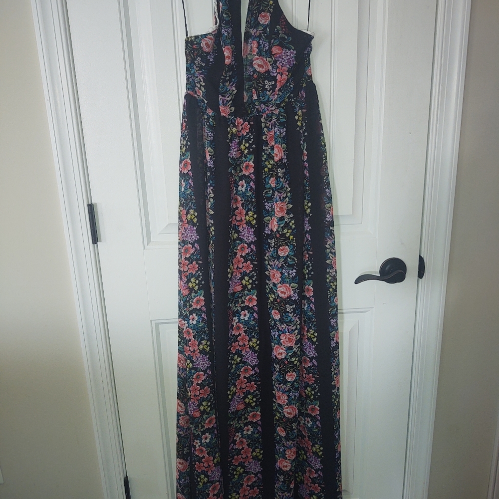 Boutique Floral Maxi - Picture 2 of 6